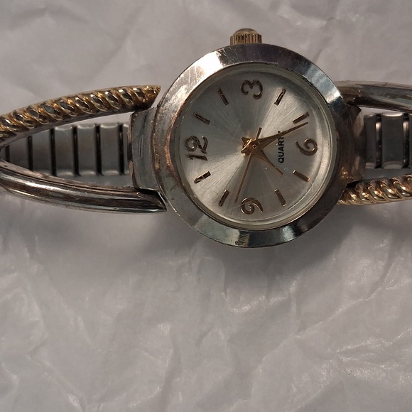 Chic Two-Tone Women's Watch - Picture 7 of 7